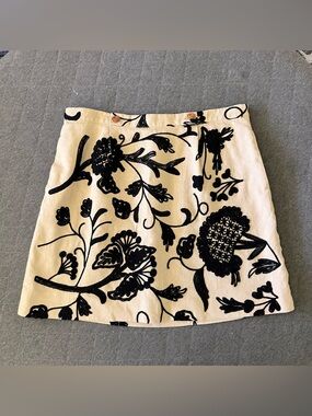 VANESSA VIRGINIA Sz 14 Tan & Black Floral Embroidery Mini Skirt